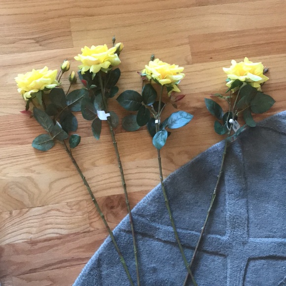New set of 4 Pier 1 yellow roses - Picture 4 of 4